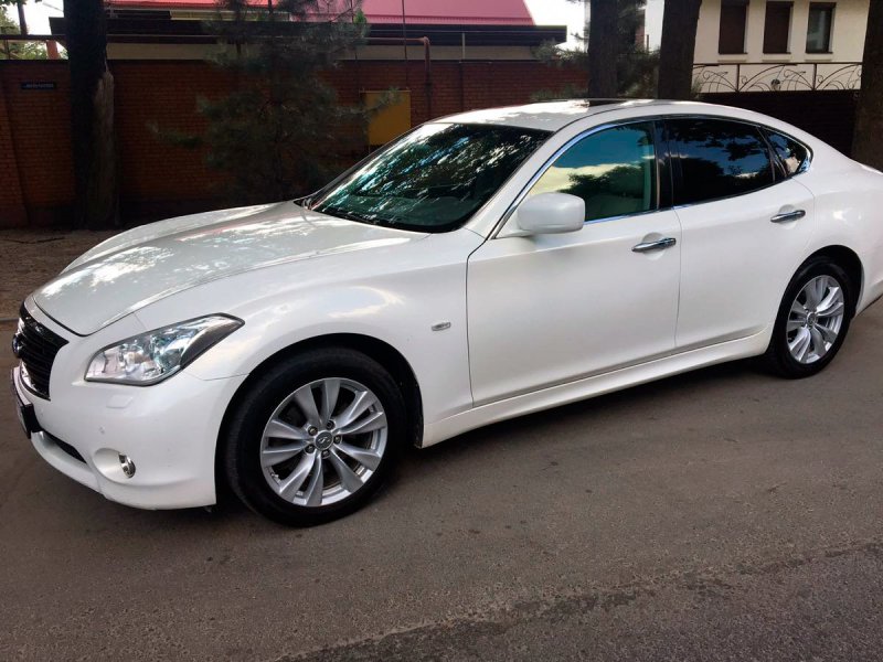 Infiniti m37 2010