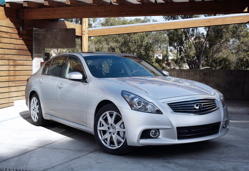 G25 Infiniti 2011 седан