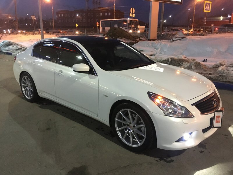 Infiniti g25 White