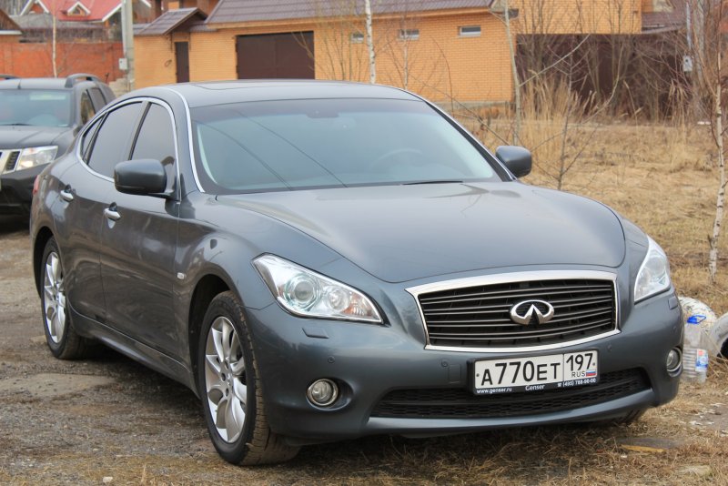 Infiniti m25 2011