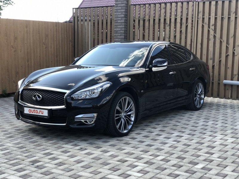 Infiniti q70 Black