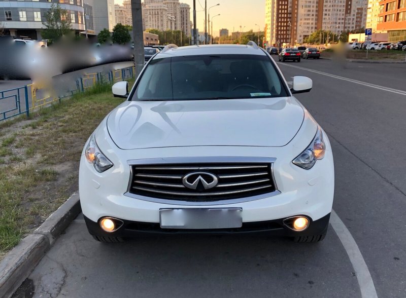 Infiniti s51 красный