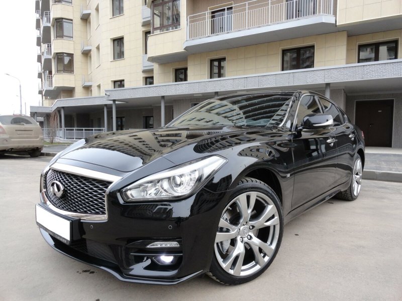 Infiniti q70 Black