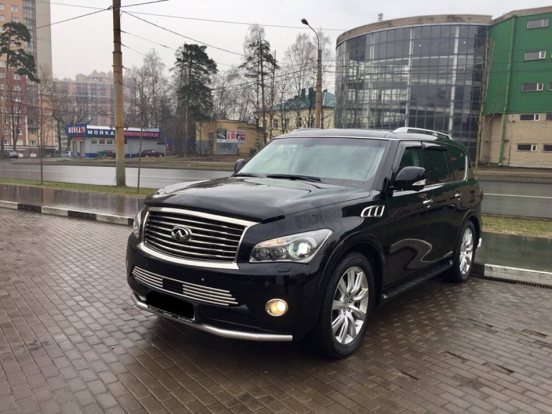 Черный джип Инфинити qx80