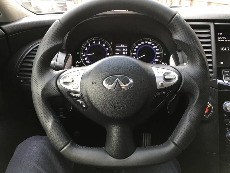 Анатомический руль Infiniti fx35