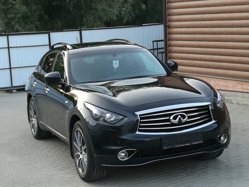 Машина Инфинити qx70