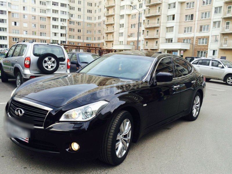 Infiniti седан m25