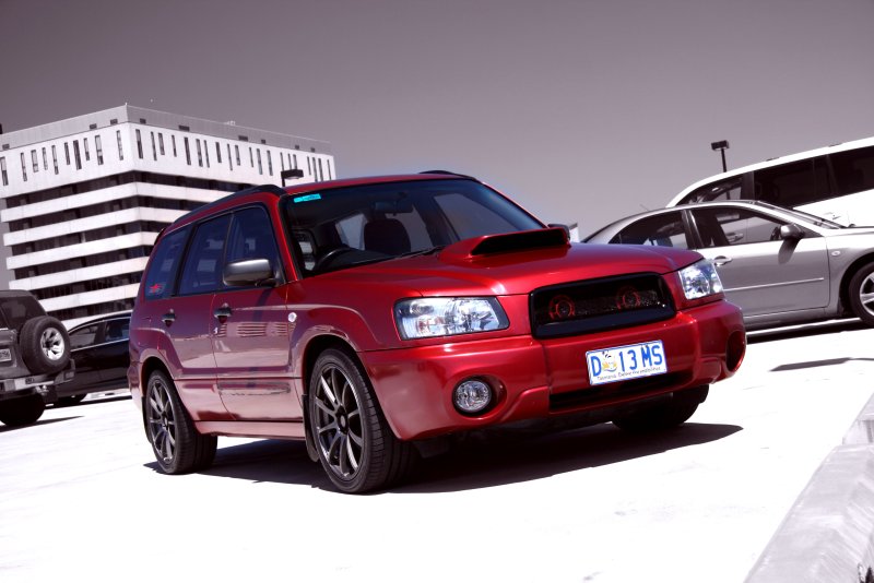 Subaru Forester sg5 красный