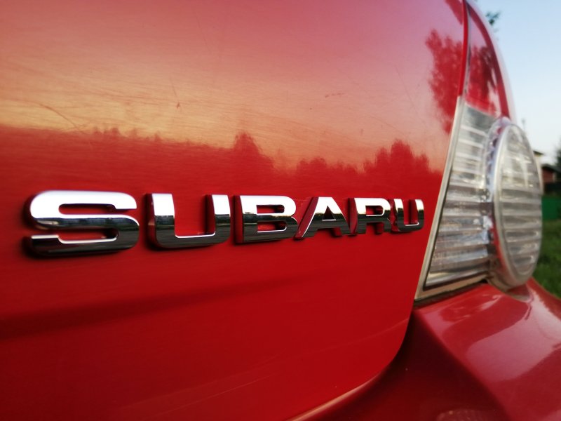 Надпись Subaru на багажник