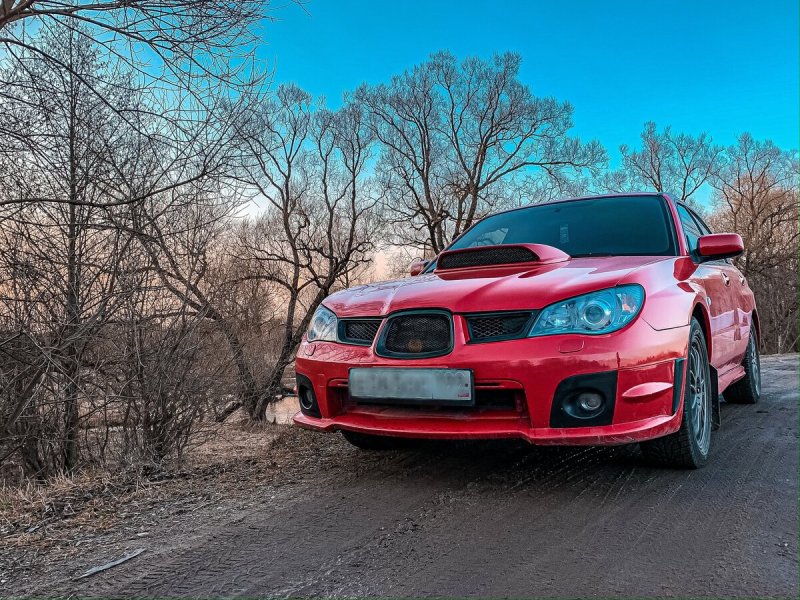 Subaru Impreza WRX STI красная