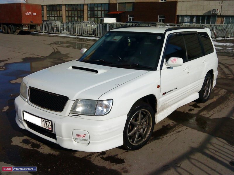 Subaru Forester sf5 белый