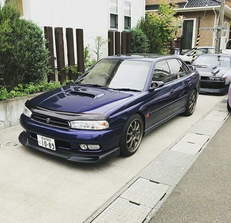 Subaru Legacy bg 2
