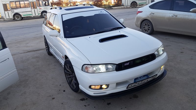 Subaru Legacy bg5 белая