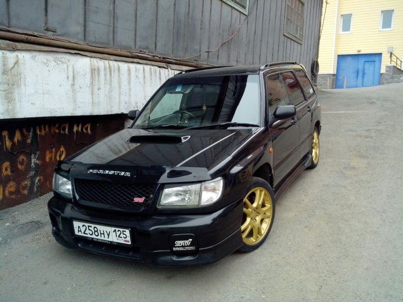 Subaru Forester SF черный