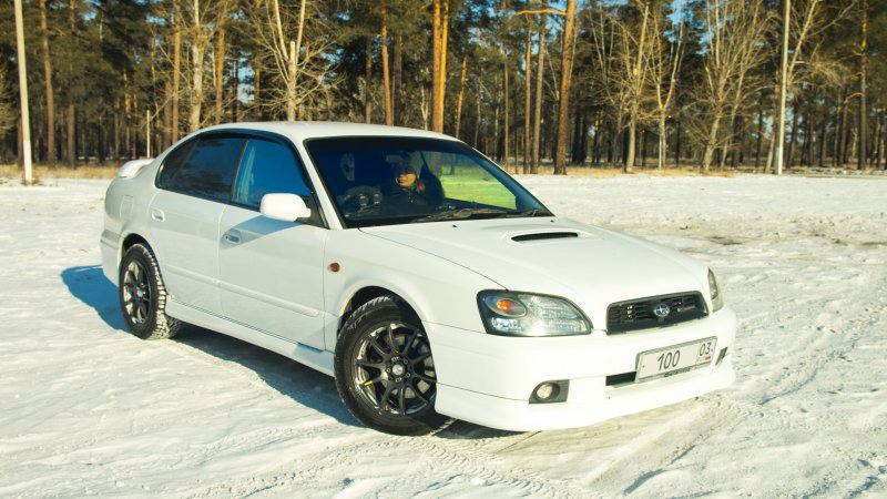 Subaru Legacy b4 2003 белая