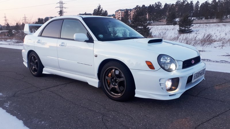 Subaru WRX STI 2002 белая Сток