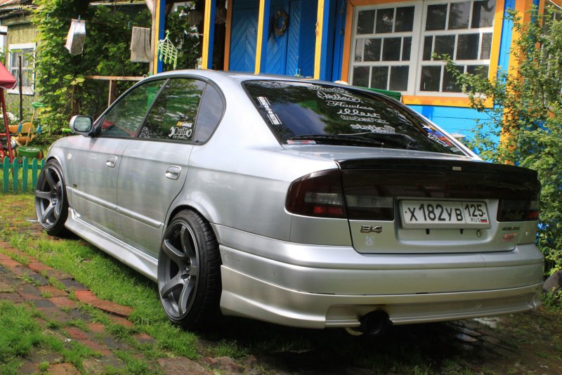 Subaru Legacy b4 серый