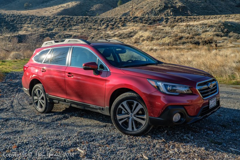 Subaru Outback 2019 красный