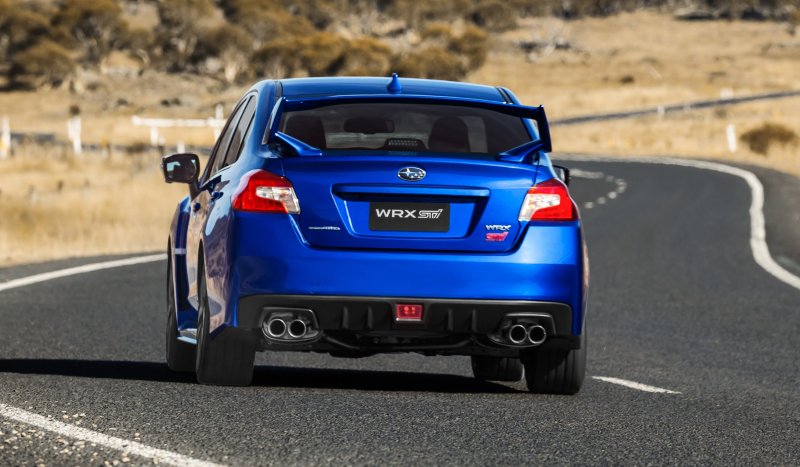 Субару WRX STI 2020 сзади