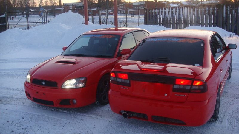 Subaru Legacy b4 красный