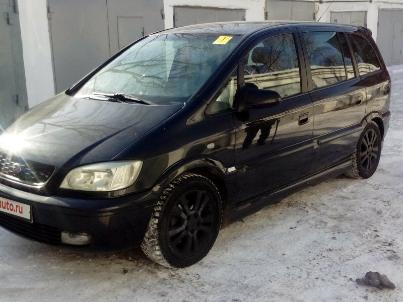 Subaru Traviq 2003 чёрный