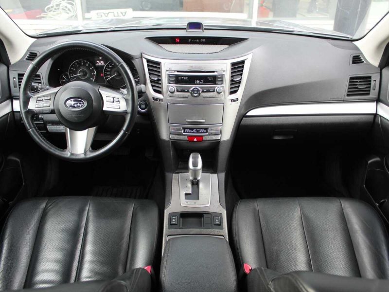 Subaru Legacy 2010 салон