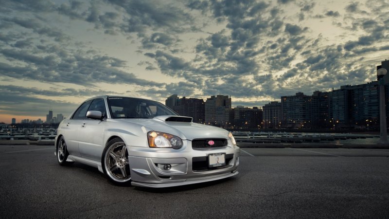 Subaru Impreza WRX STI серебристая