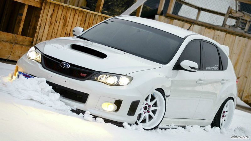 Subaru WRX STI белая