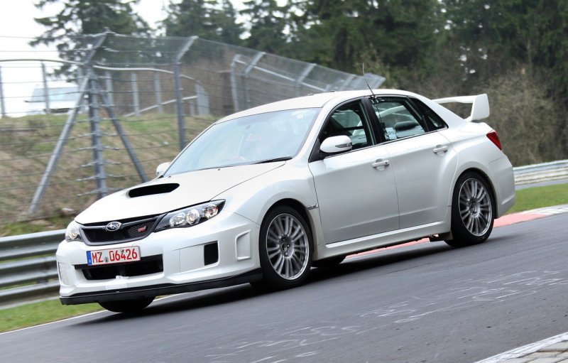 Subaru WRX STI 2011 белая