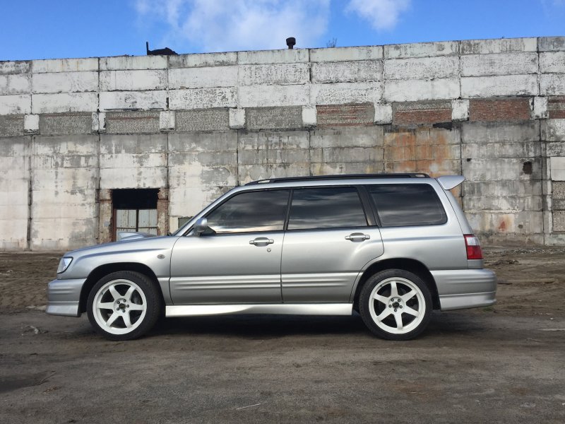 Subaru Forester 2000 год