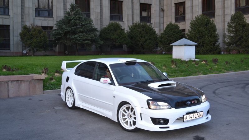 Subaru Legacy b4 белый