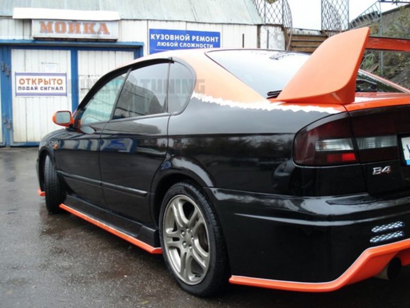 Subaru Legacy b4 в обвесе gialla Corsa