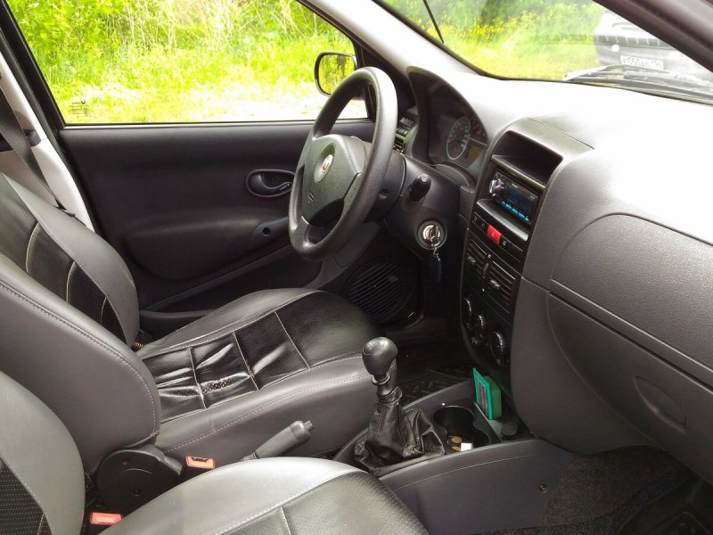 Fiat Albea 1.4 МТ 2010 салон