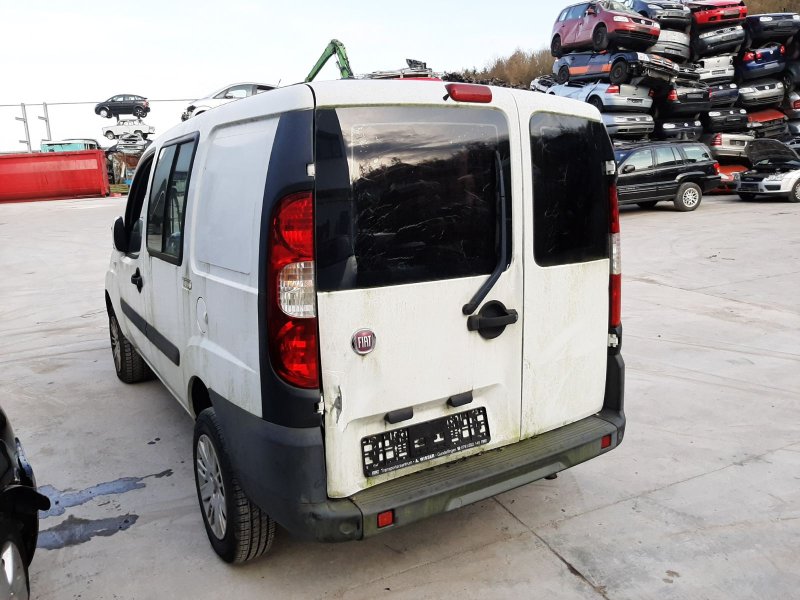 Fiat Doblo задняя дверь