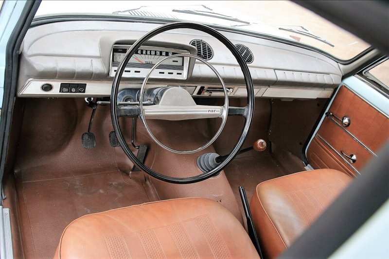 Fiat 124 Interior