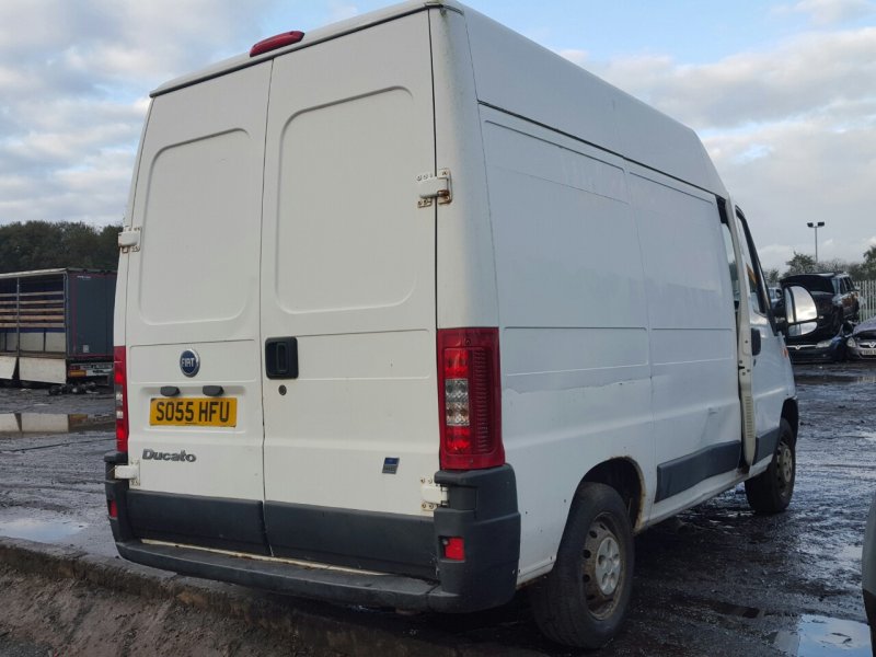 Fiat Ducato 244 вид сзади
