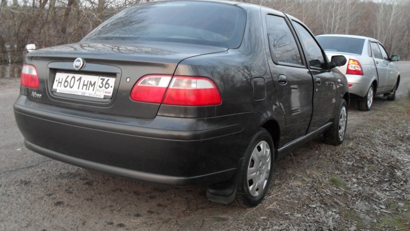 Фиат Albea сзади