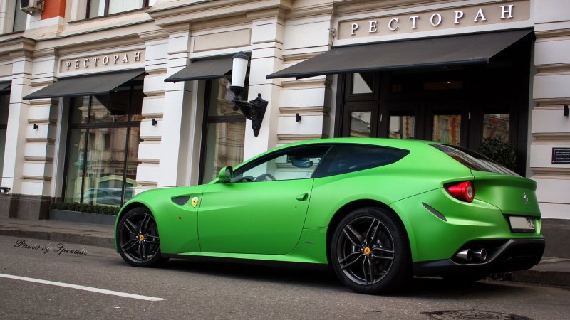 Ferrari FF зеленый