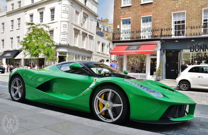 LAFERRARI зеленая