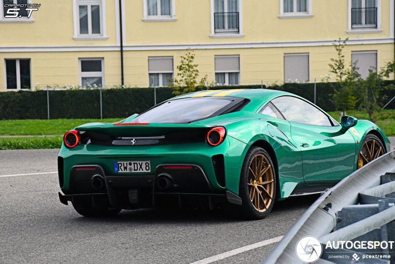 Феррари 488 pista зелёный серый