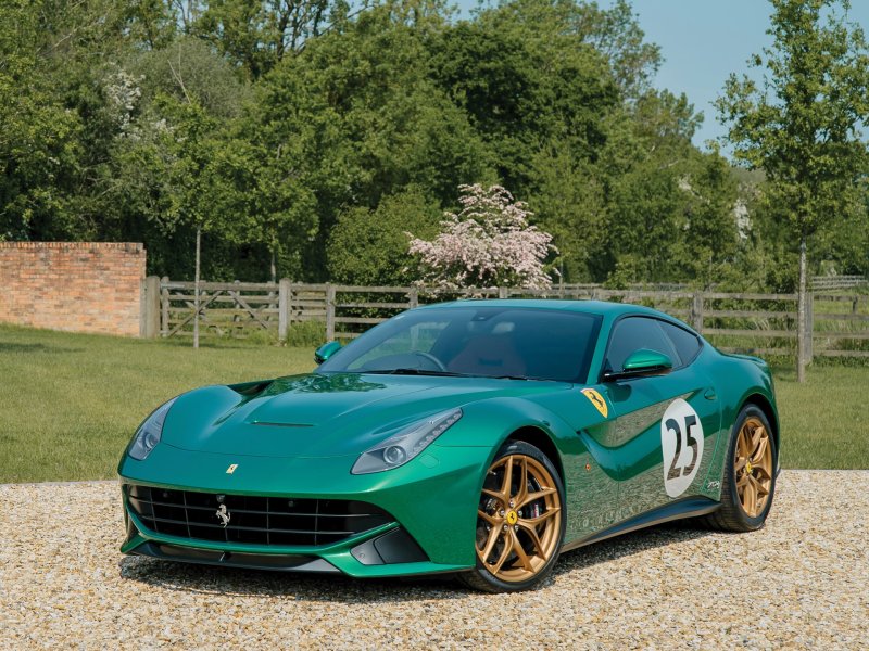 Ferrari f12 Berlinetta зелёная