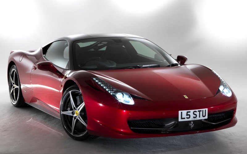 Машина Феррари 458