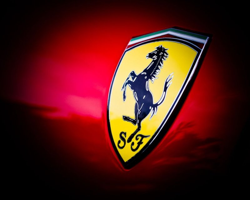 Ferrari знак