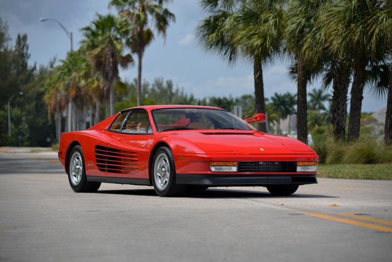 Машина Ferrari Testarossa