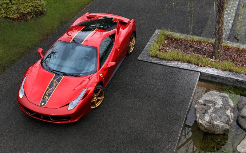 Машина Ferrari 458 Italia