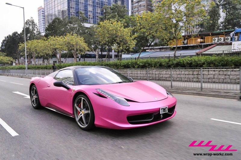 Феррари 458 Italia розовая