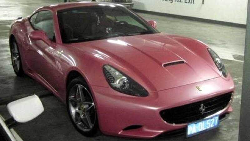 Ferrari розового цвета