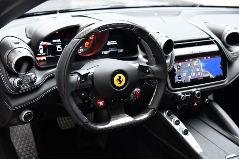 Кроссовер Ferrari Purosangue салон