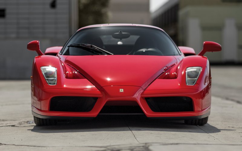 Автомобиль Enzo Ferrari
