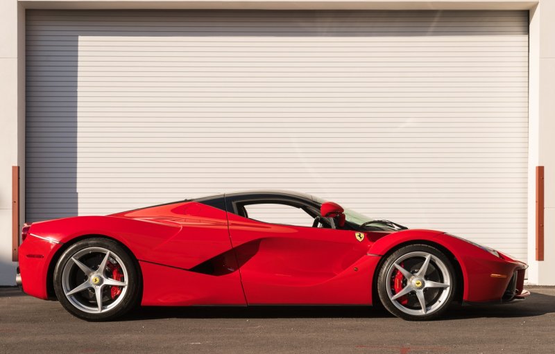 Ferrari LAFERRARI вид сбоку